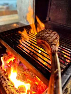 Das Kotelettst&uuml;ck auf dem Grill  (Bild vergr&ouml;&szlig;ern)