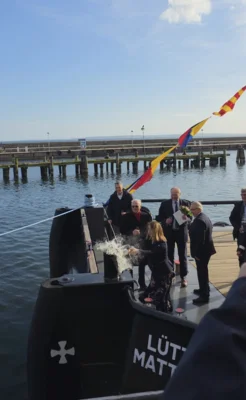 Fotoalbum Schiffstaufe „Lütt Matten“ stärkt maritime Sicherheit in Sassnitz