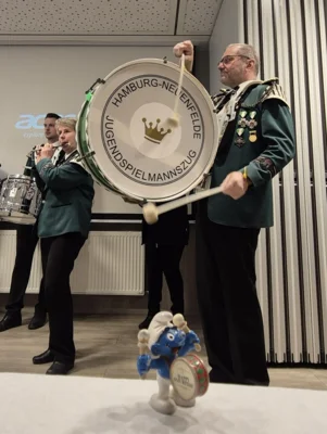 Unsere amtierende Majest&auml;t in ihrem Element ... 