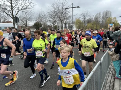 Foto des Albums: Von Falkensee nach Spandau: Bilder vom 37. Lauf der Sympathie (Startbereich)