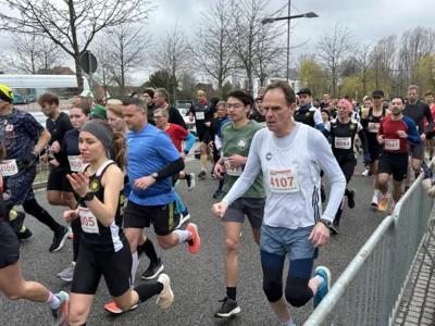 Foto des Albums: Von Falkensee nach Spandau: Bilder vom 37. Lauf der Sympathie (Startbereich)
