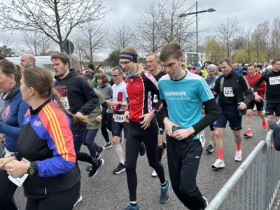 Foto des Albums: Von Falkensee nach Spandau: Bilder vom 37. Lauf der Sympathie (Startbereich)
