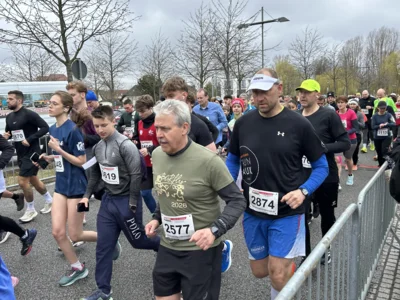 Foto des Albums: Von Falkensee nach Spandau: Bilder vom 37. Lauf der Sympathie (Startbereich)