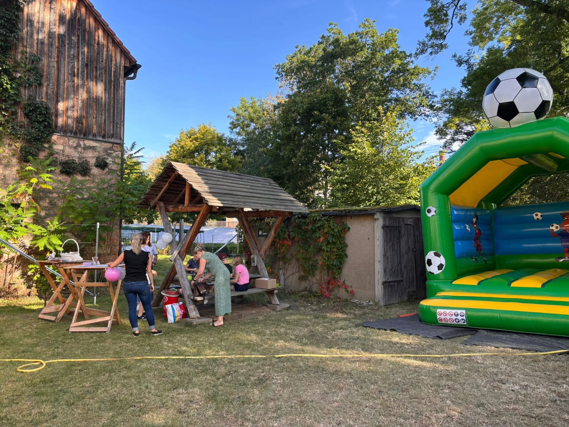 Bild: Kinderfest zur Kirmes mit Kinderschminken und Basteln