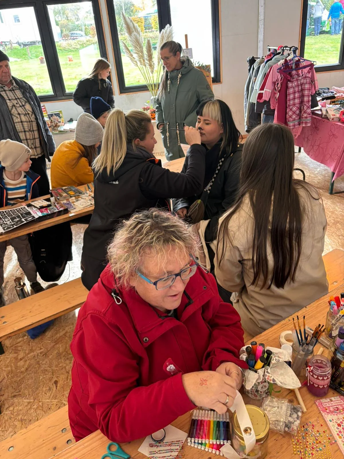 Bild: Kinderschminken und Basteln beim Landbumml 2025