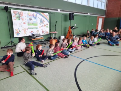 Foto des Albums: Plattdeutsche Projekttage mit dem Liedermacher Grünschnabel (Burghardt Wegner)