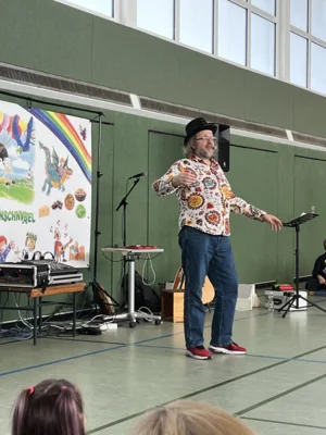 Foto des Albums: Plattdeutsche Projekttage mit dem Liedermacher Grünschnabel (Burghardt Wegner)