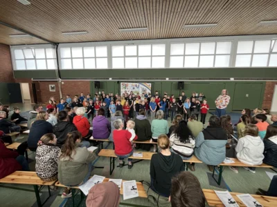 Foto des Albums: Plattdeutsche Projekttage mit dem Liedermacher Grünschnabel (Burghardt Wegner)