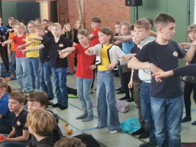 Foto des Albums: Plattdeutsche Projekttage mit dem Liedermacher Grünschnabel (Burghardt Wegner)