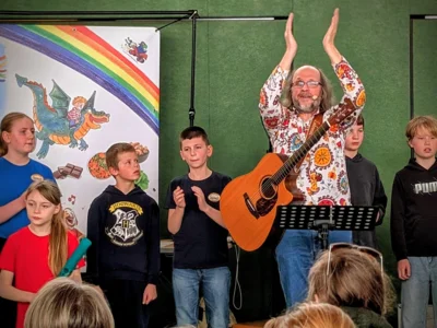 Foto des Albums: Plattdeutsche Projekttage mit dem Liedermacher Grünschnabel (Burghardt Wegner)