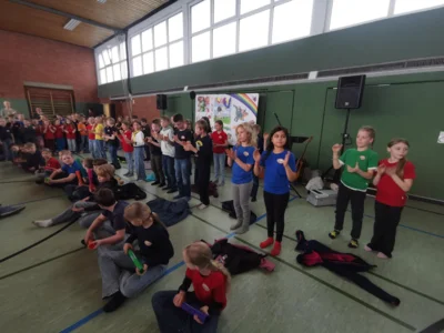 Foto des Albums: Plattdeutsche Projekttage mit dem Liedermacher Grünschnabel (Burghardt Wegner)