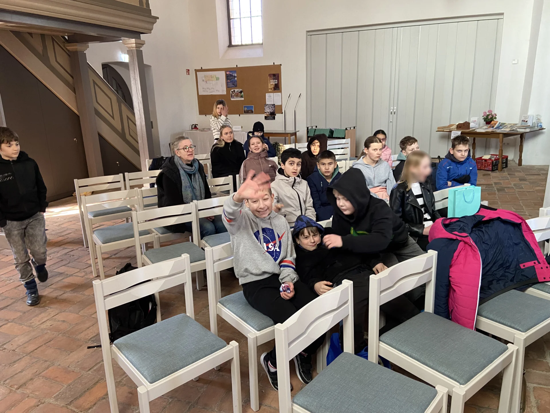 Bild: Zuschauerraum im Seitrenschiff der Marienkirche