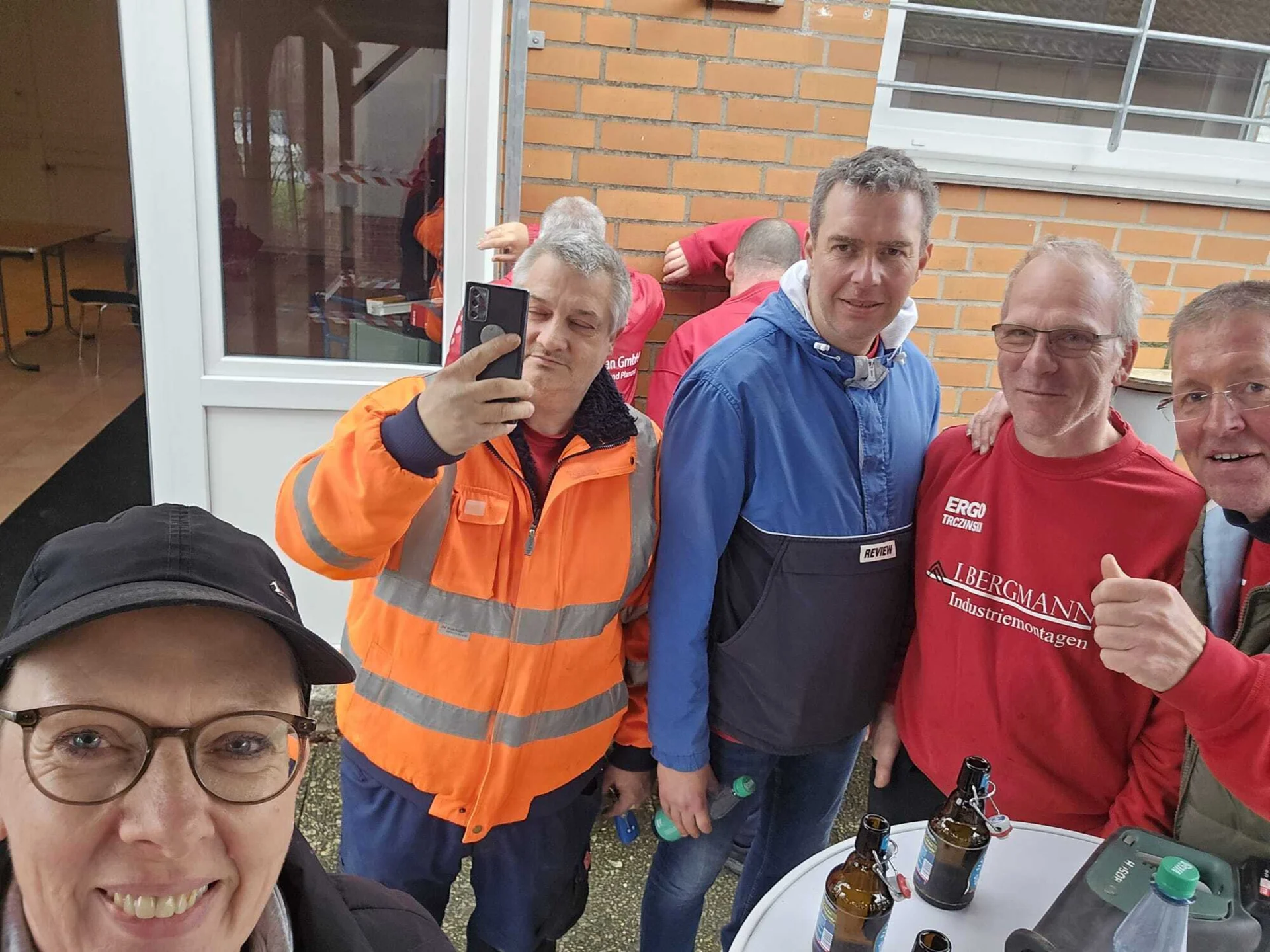 Bild : Gruppenbild nach der Arbeit