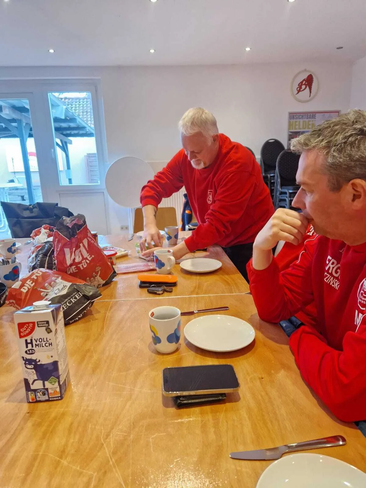 Bild : am Frühstückstisch