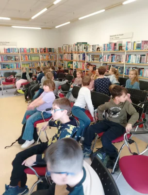 Foto des Albums: Exkursion in die Bibliothek Klasse 2