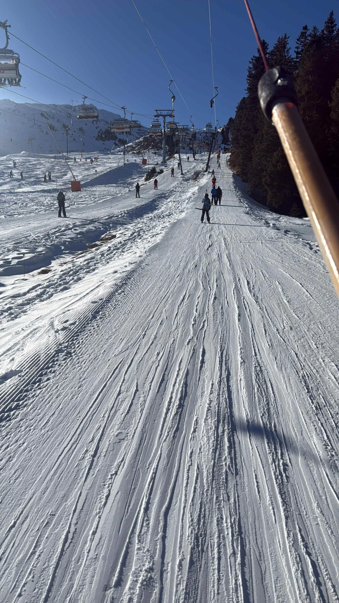 Bild: Wenn die Kfzler mit den Metallern in die Berge fahren... geht es auch mal bergab! Und dann wieder hoch, und dann...