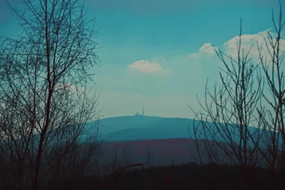 Ferner Blick zum Brocken  (Bild vergr&ouml;&szlig;ern)