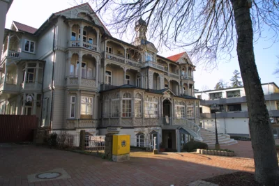 Stadtarchitektur an der Herzog-Wilhelm-Stra&szlig;e  (Bild vergr&ouml;&szlig;ern)