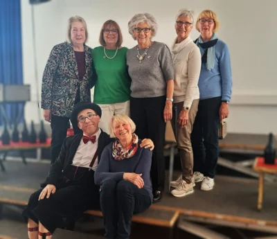 Vorschaubild: M Momo mit Landfrauen