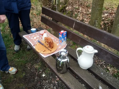Es gibt Kaffee und Kuchen  (Bild vergr&ouml;&szlig;ern)