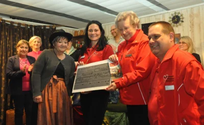 Foto des Albums: Großes Theater um die zauberhafte Glaskugel