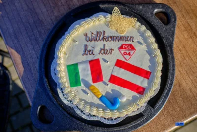 Neuer&ouml;ffnung Gastst&auml;tte am 21. M&auml;rz mit Torte  (Bild vergr&ouml;&szlig;ern)