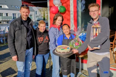 v.l. Hagen Benke (Sportdirektor), Diana Falke (Schatzemeisterin), Silke Jacoby-Scheibel (erweiterter Vorstand), Luz Faber und Sebastian Sie&szlig;  (Bild vergr&ouml;&szlig;ern)