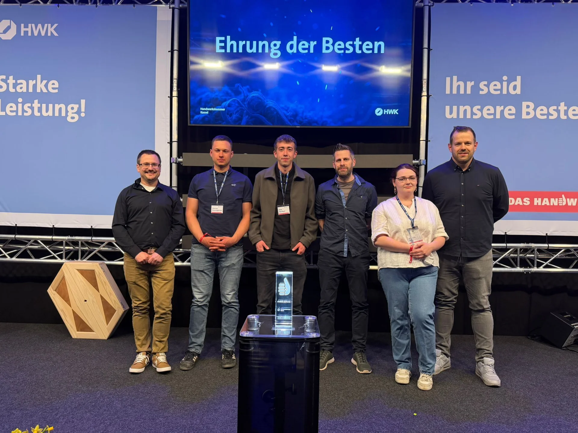 Bild: Von links nach rechts: Michael Köppl, Florian Baumgarten (Dilling Baugesellschaft), Nils Herfert (Dilling Baugesellschaft), Steffen Dyroff, Jasmin Sick (Diehl Elektrotechnik), Alexander Weber