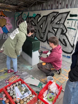 Fotoalbum Jugendliche gestalten Kabelverteiler in Falkensee - Auftaktworkshop am 24. März 2026