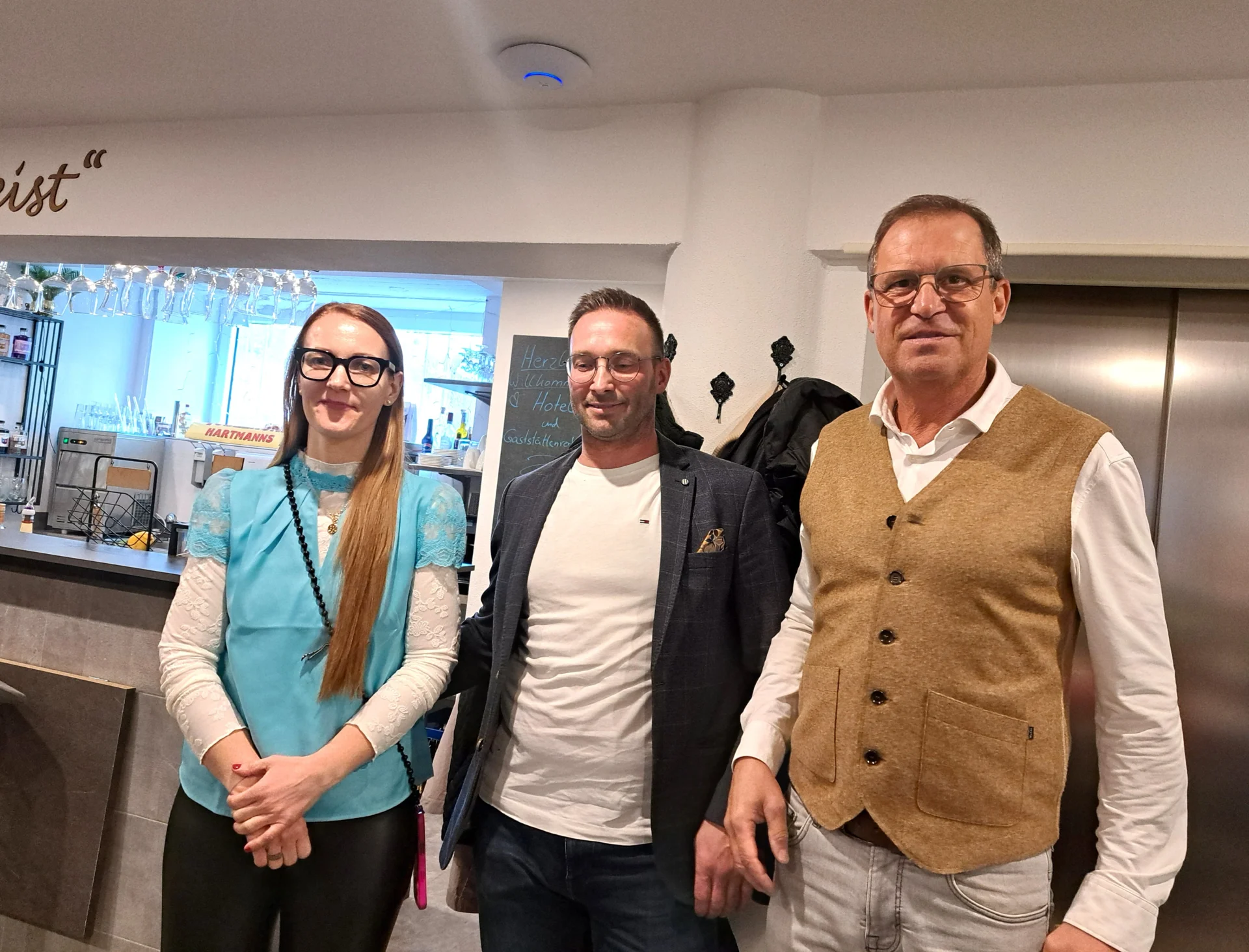 Bild: Die beiden Chefs mit Günter Schreiber