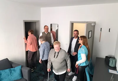 Zimmerbesichtigung 1  (Bild vergr&ouml;&szlig;ern)