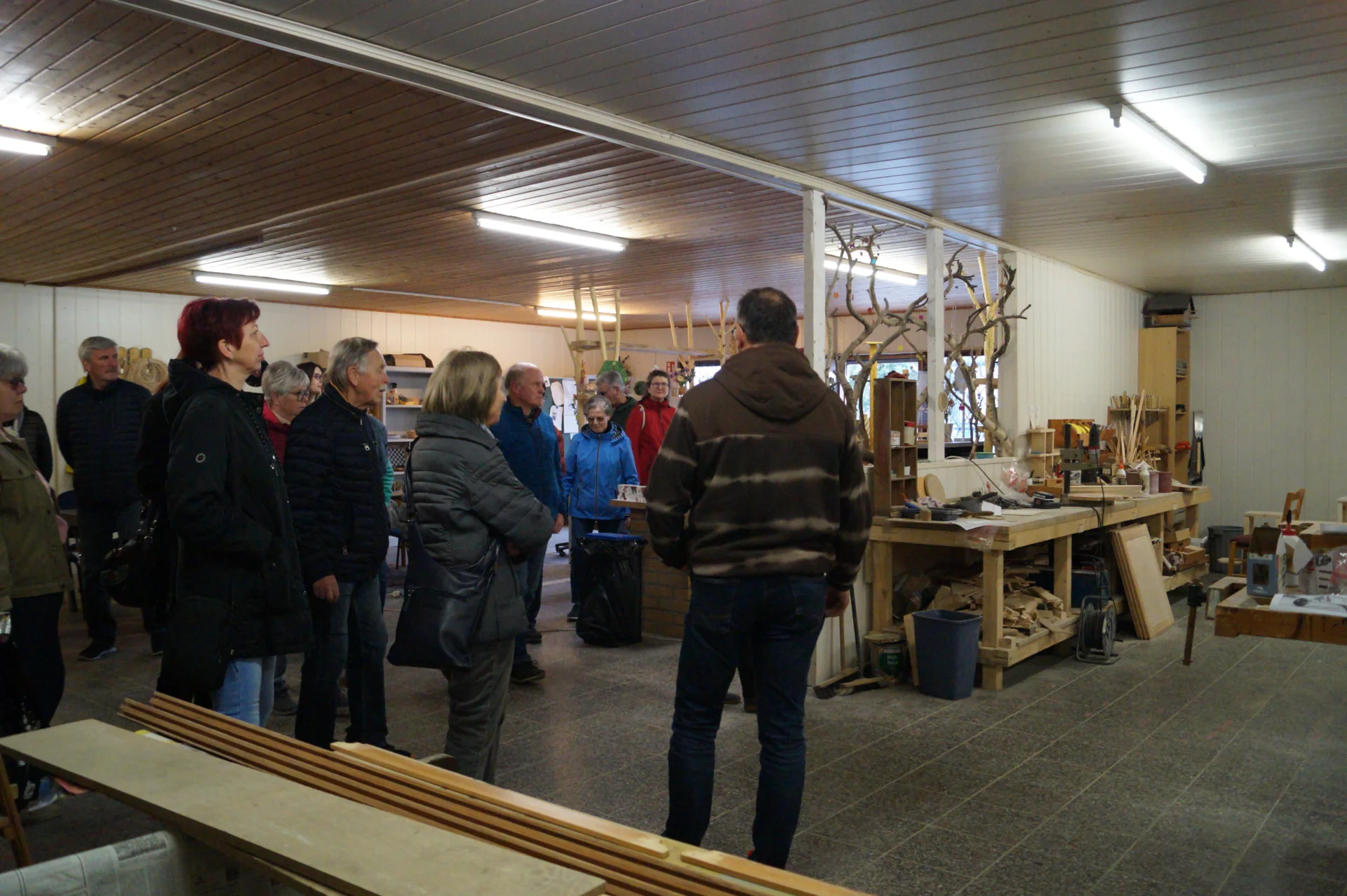 Bild: Interessenten die gern in der Holzwerkstatt mitarbeiten möchten, können sich gern bei der Wequa melden.