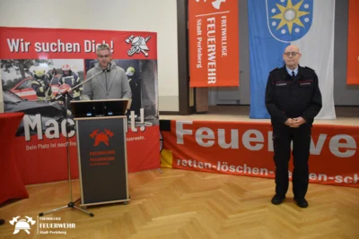 Foto des Albums: hohe Ehre für Uwe Schleich mit einem Eintrag in das Goldene Buch der Stadt