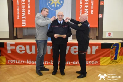 Foto des Albums: hohe Ehre für Uwe Schleich mit einem Eintrag in das Goldene Buch der Stadt