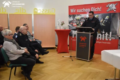 Foto des Albums: hohe Ehre für Uwe Schleich mit einem Eintrag in das Goldene Buch der Stadt