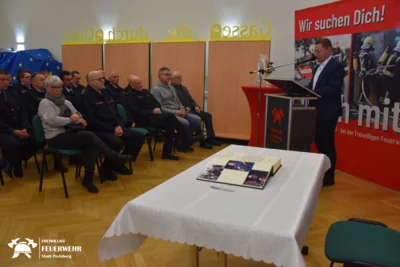 Foto des Albums: hohe Ehre für Uwe Schleich mit einem Eintrag in das Goldene Buch der Stadt