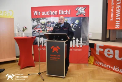 Foto des Albums: hohe Ehre für Uwe Schleich mit einem Eintrag in das Goldene Buch der Stadt
