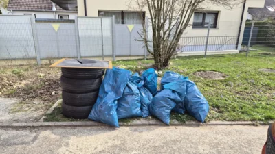 Gesammelter M&uuml;ll Kreisputzete  (Bild vergr&ouml;&szlig;ern)