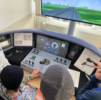 Foto des Albums: Die Klasse 5a besucht das Bahnwerk in Cottbus