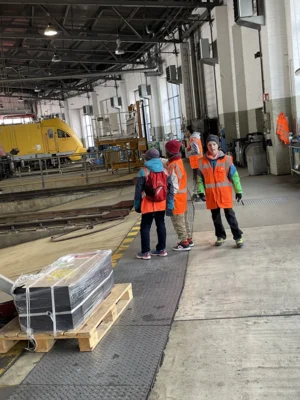 Foto des Albums: Die Klasse 5a besucht das Bahnwerk in Cottbus