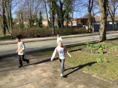 Foto des Albums: Ostergrüße aus der Schule