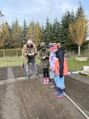Foto des Albums: Acker - Projekt Schulgarten - Klasse 4
