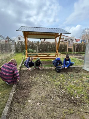 Foto des Albums: Acker - Projekt Schulgarten - Klasse 4