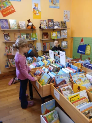 Foto des Albums: Besuch in der Gemeindebücherei
