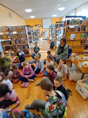 Foto des Albums: Besuch in der Gemeindebücherei