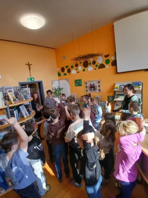Foto des Albums: Besuch in der Gemeindebücherei