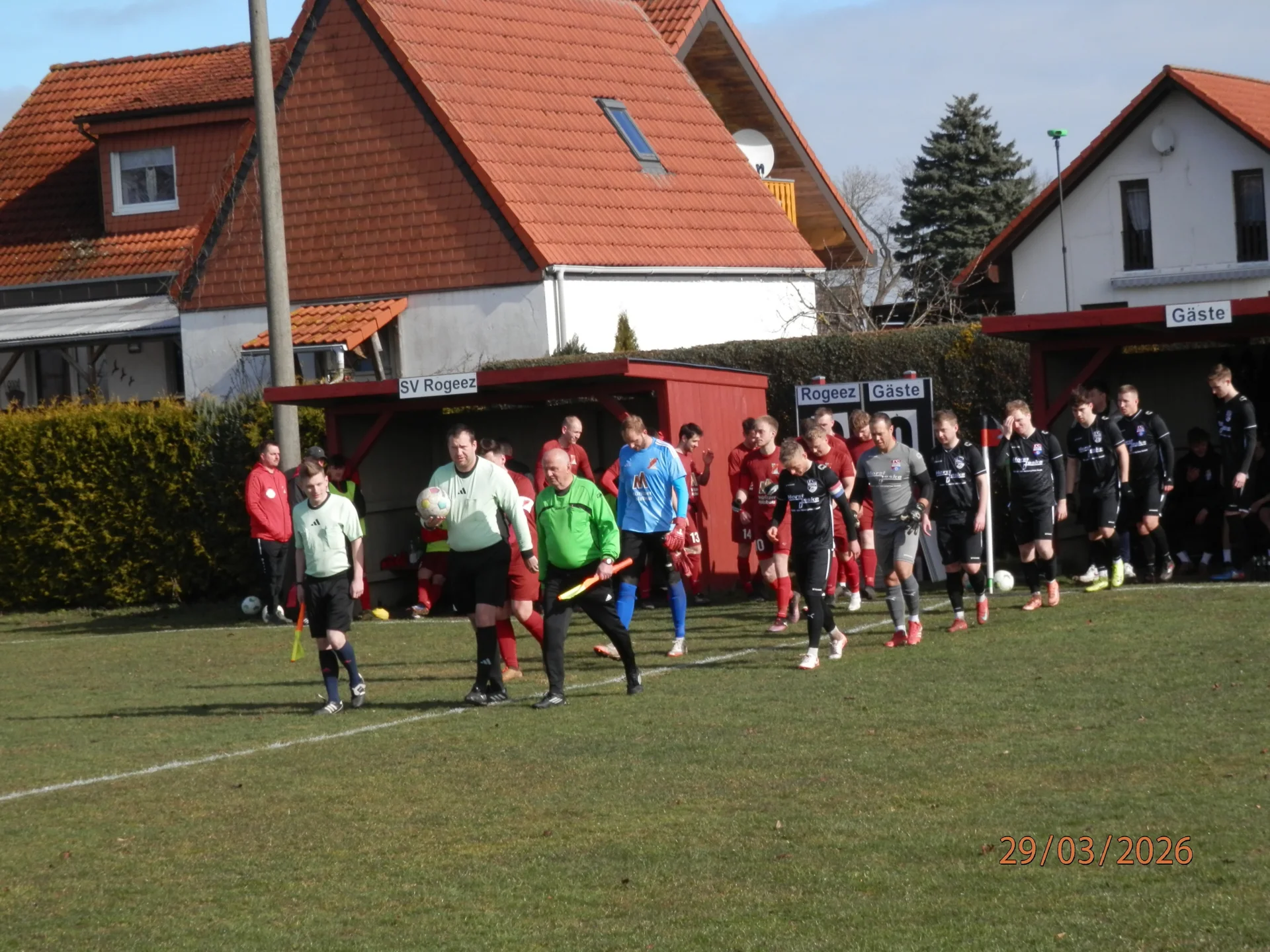 Bild: Sonntagsspiel  Rogeez gegen Warin (schwarz).