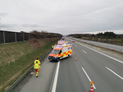 Foto des Albums: VU mit Bus auf der A9 am 28.03.26
