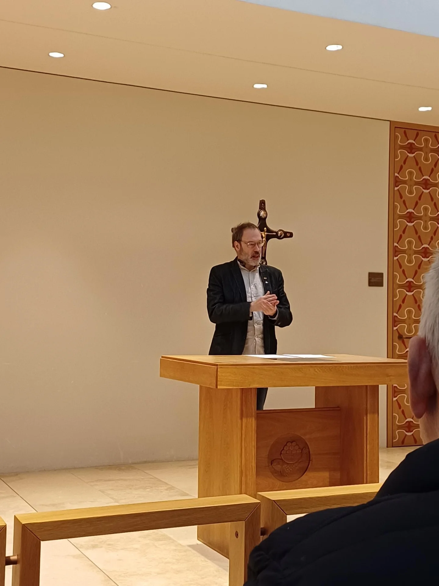 Bild: biblische Lesung zur Passionsandacht