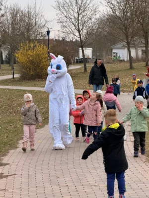 der Osterhasen-Bruder kommt  (Bild vergr&ouml;&szlig;ern)